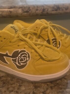 Kizo Kicks Lightning Sneakers Yellow Black Unisex Men 5.5 / Women 7